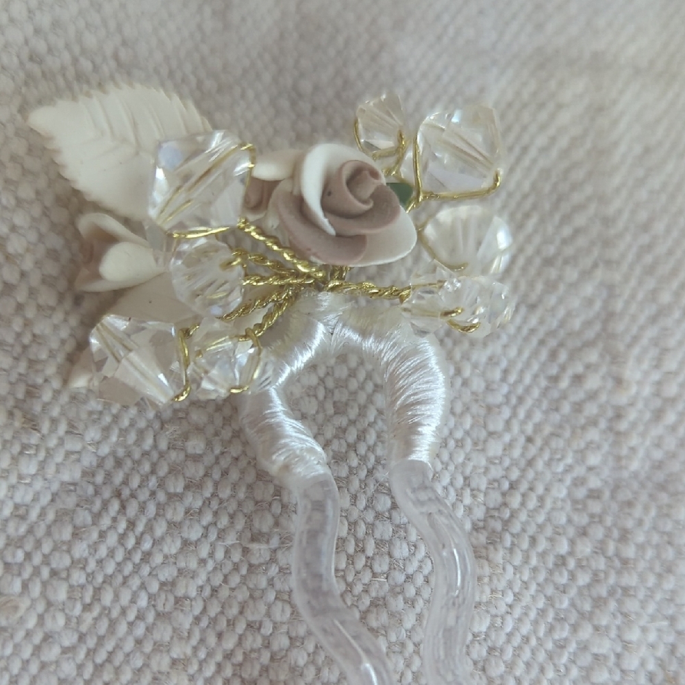 Chic Floral Hairpin with Crystal Details
